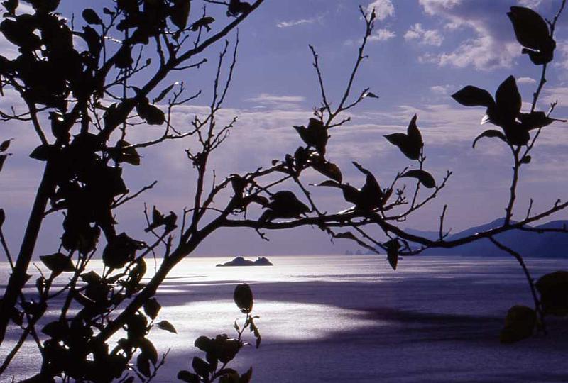 11-Li Galli e i Faraglioni da Vettica di Praiano,15 marzo 1998.jpg